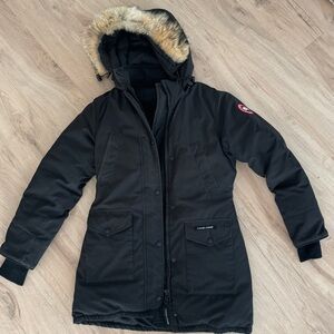 Canada Goose Woman parks with natural fur